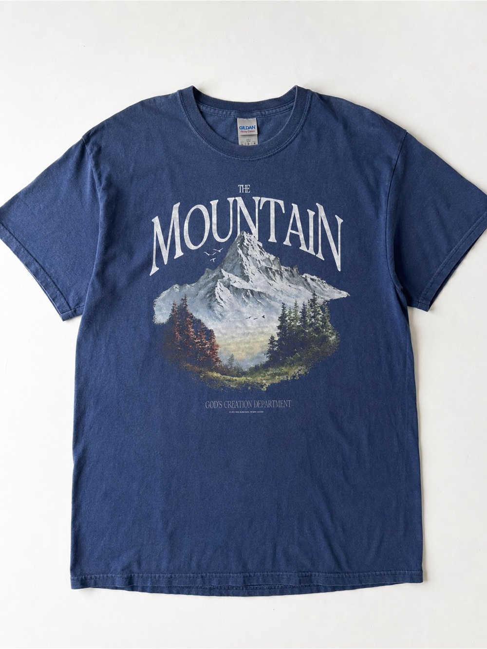 Gildan Men’s Navy 'The Mountain' Graphic Tee UNISEX